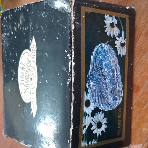 Glass heart container - Picture 1 of 2